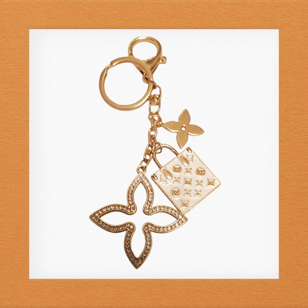 ♣️CLOVER MONOGRAM FLEUR & QUATREFOIL w/ BAG CHARM - PURSE KEY CHAIN/BAG CHARM - Picture 1 of 4